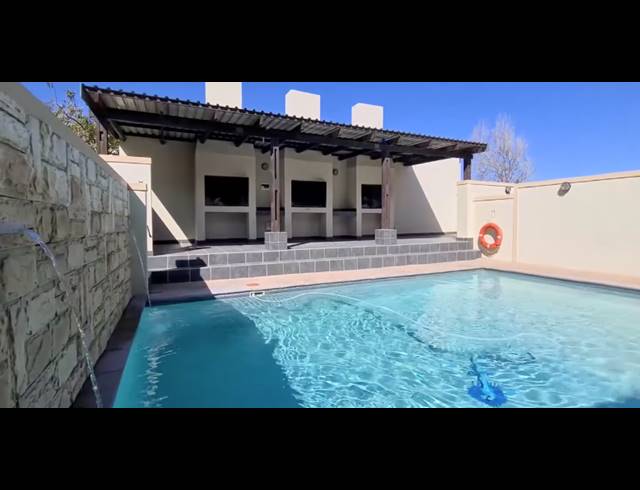 2 BEDROOM APARTMENT TO LET IN BURGUNDY ESTATE
